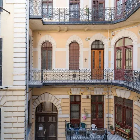 - Palace District